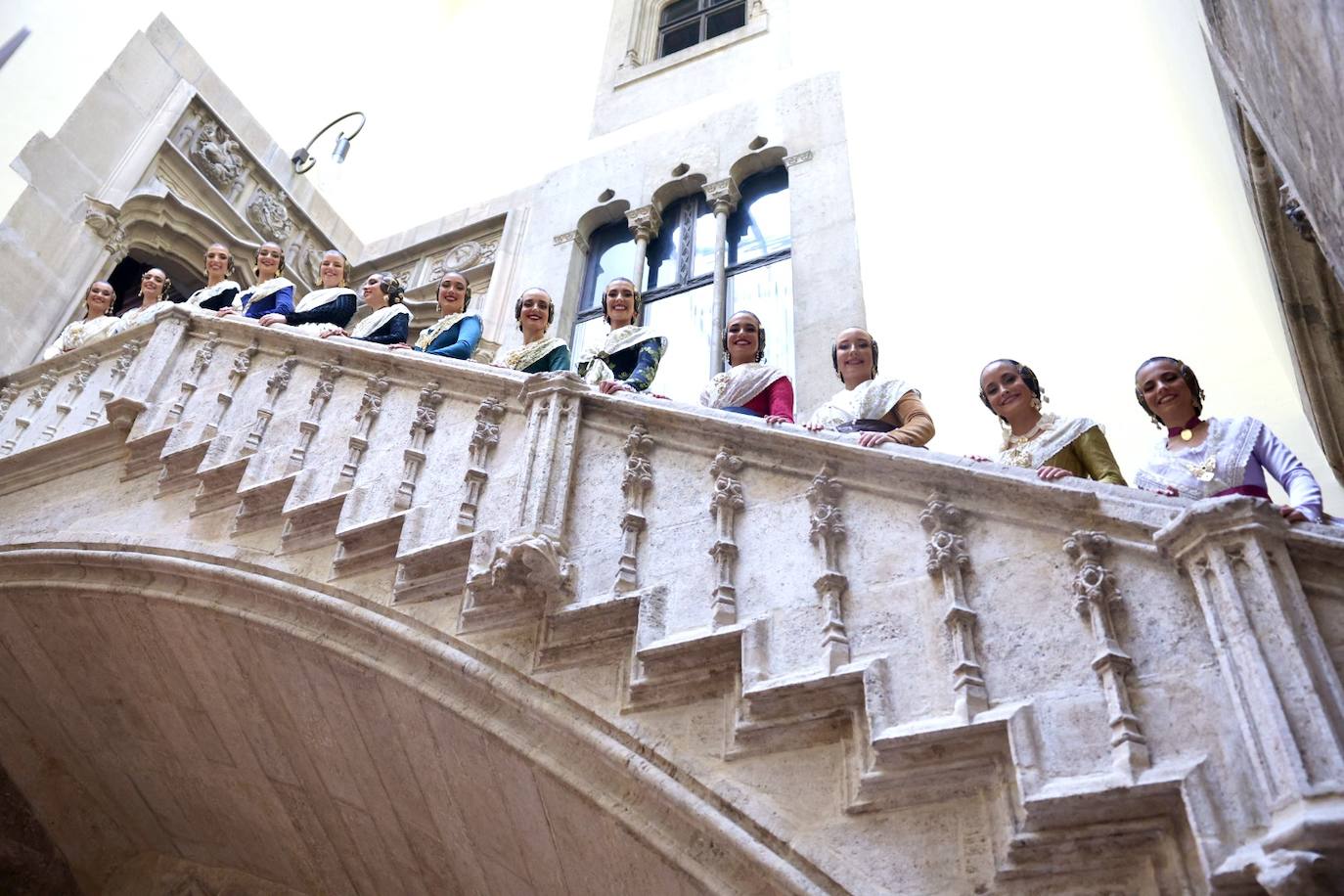 Las candidatas a fallera mayor de Valencia 2025, ante la Virgen de los Desamparados