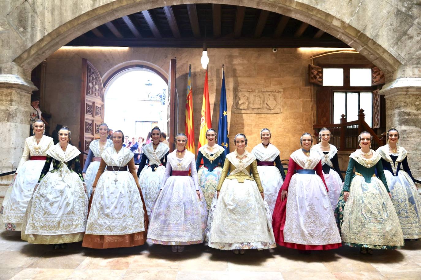 Las candidatas a fallera mayor de Valencia 2025, ante la Virgen de los Desamparados