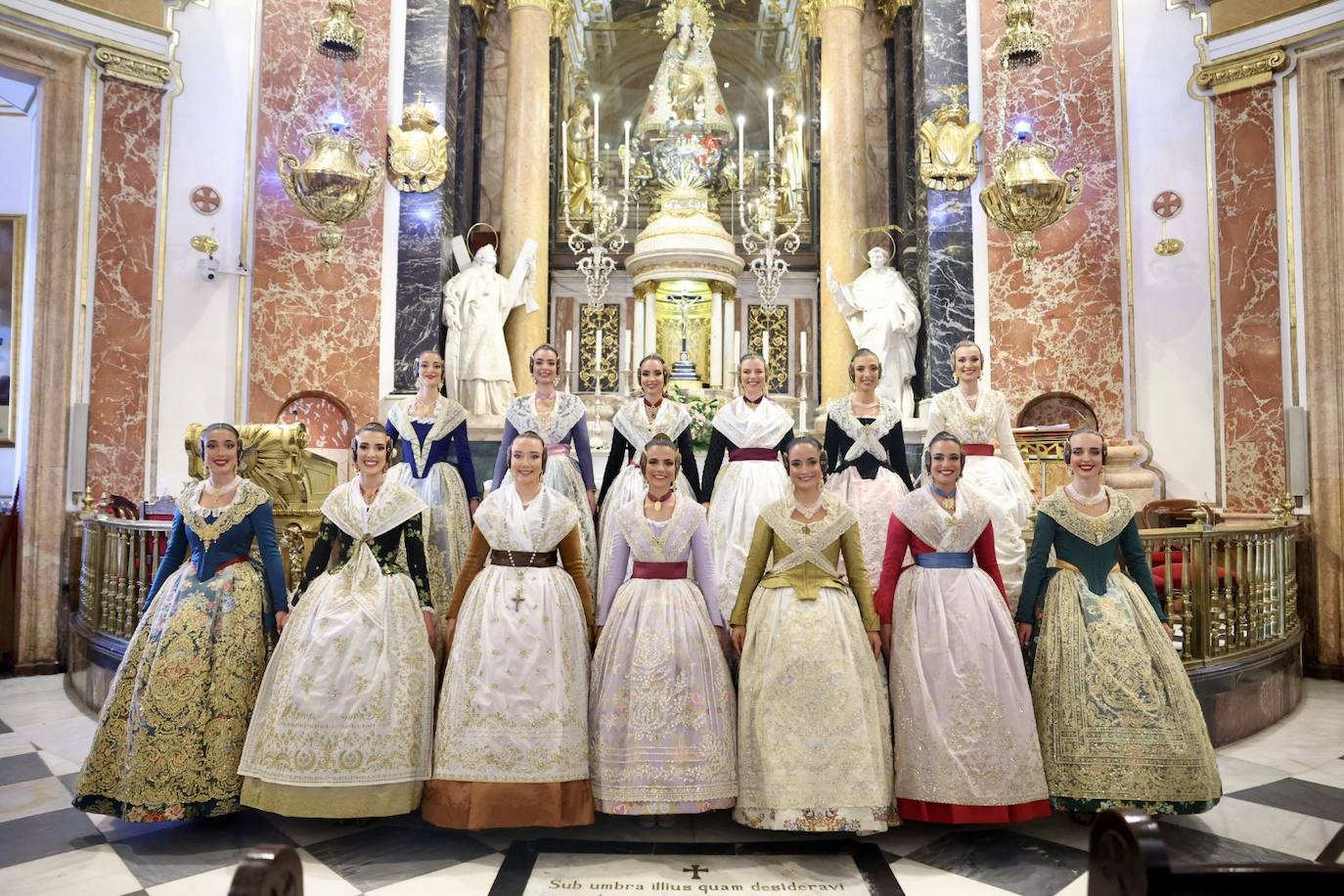 Las candidatas a fallera mayor de Valencia 2025, ante la Virgen de los Desamparados