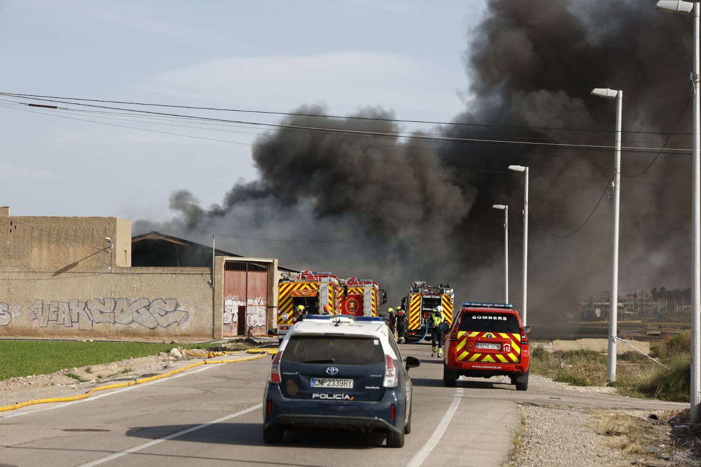 FOTOS | Incendio de una nave en Alboraya