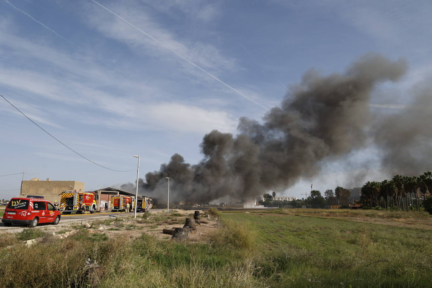 FOTOS | Incendio de una nave en Alboraya