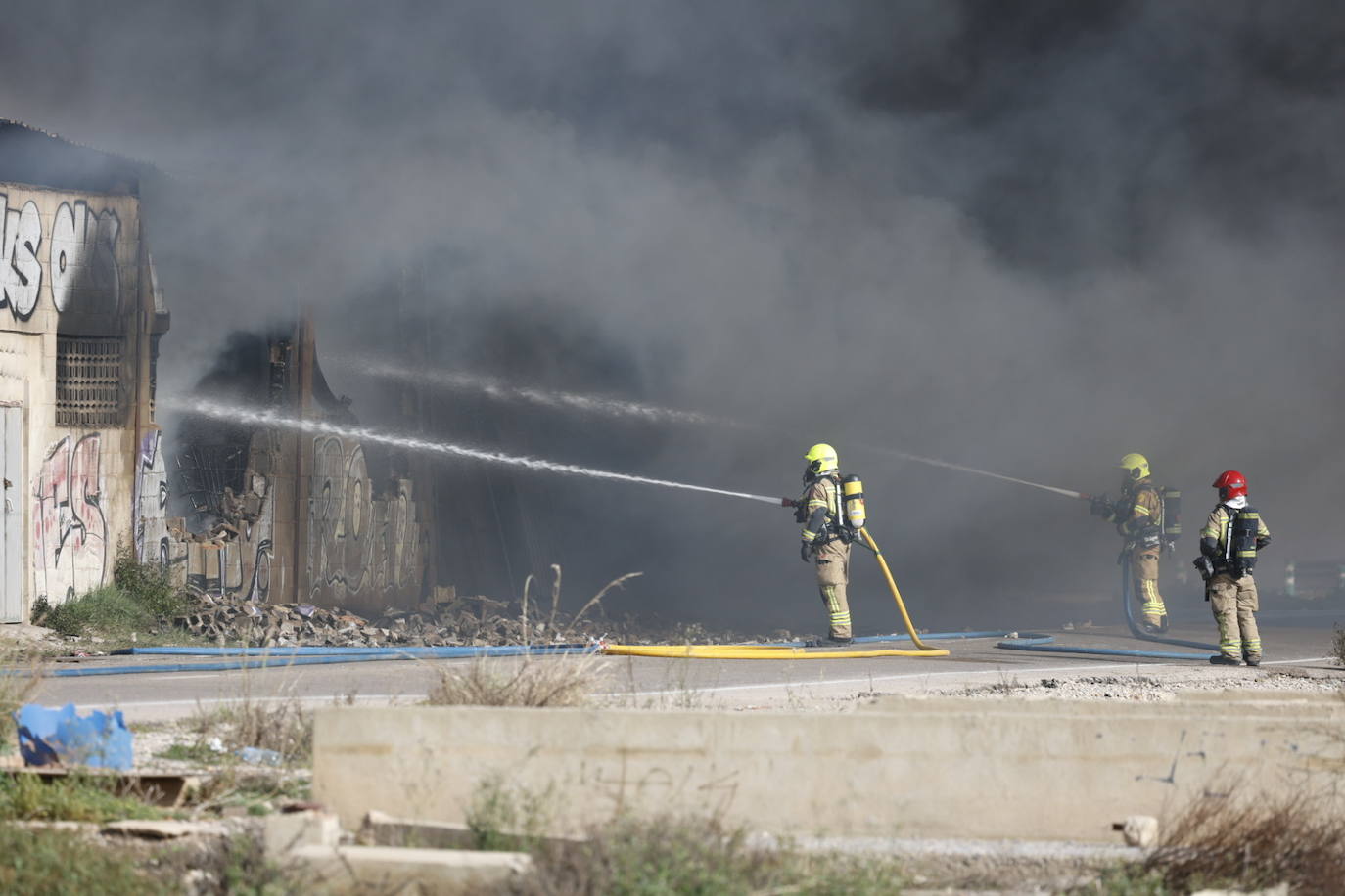 FOTOS | Incendio de una nave en Alboraya