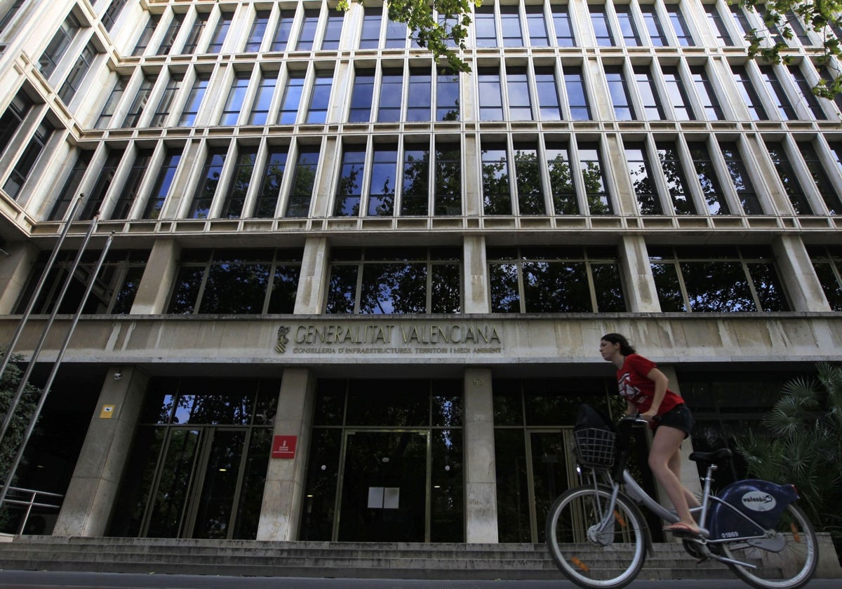 Edificio de la administración pública en Valencia.