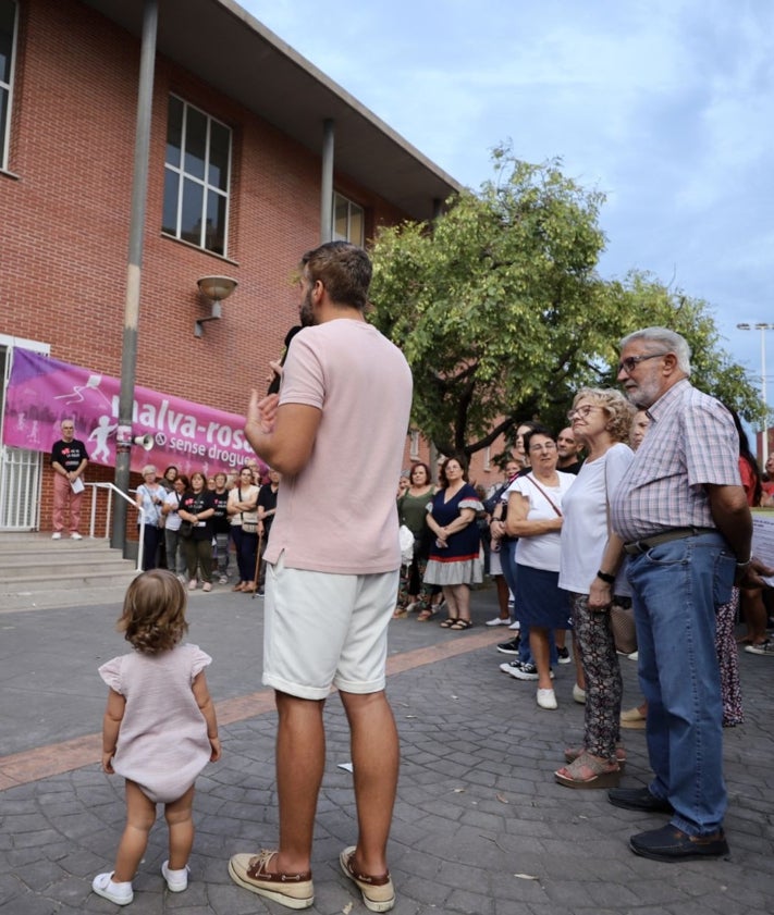 Imagen secundaria 2 - Participantes en la concentración de la Malvarrosa.