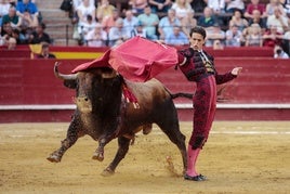 El diestro Jesús Duque, en una faena en Valencia hace años.