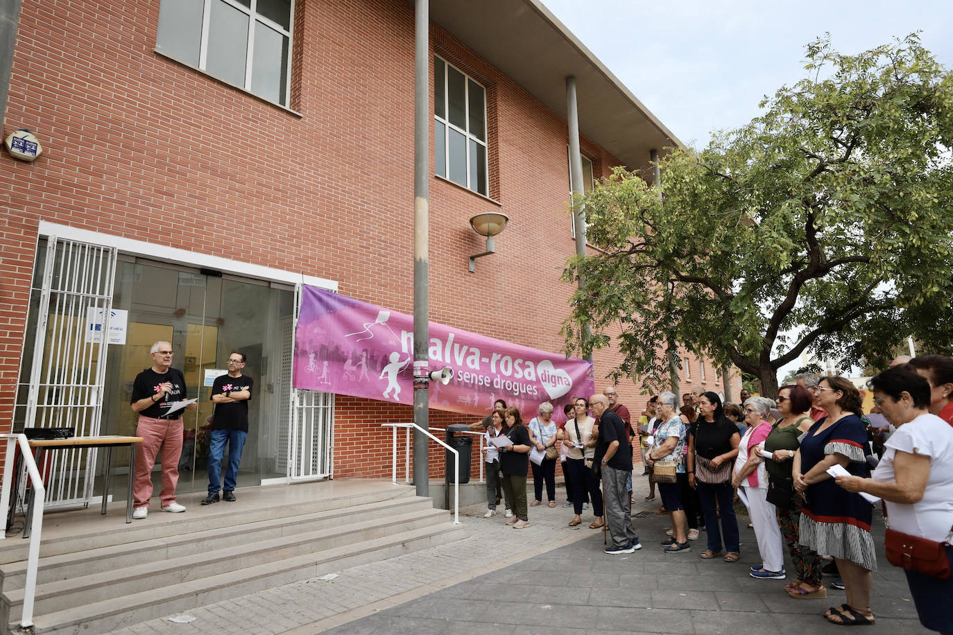 La Malvarrosa se manifiesta contra la droga y por un plan para las Casitas Rosas