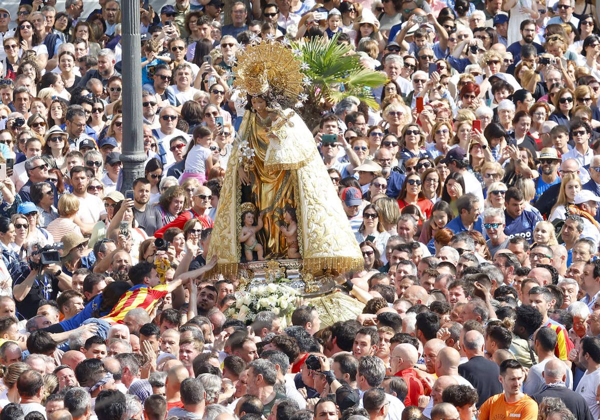 Traslado de la Virgen de los Desamparados.