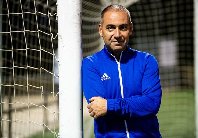 El entrenador del Manises CF, Santi Marín.