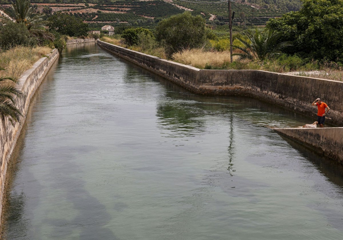 La Acequia Real a su paso por Gavarda.