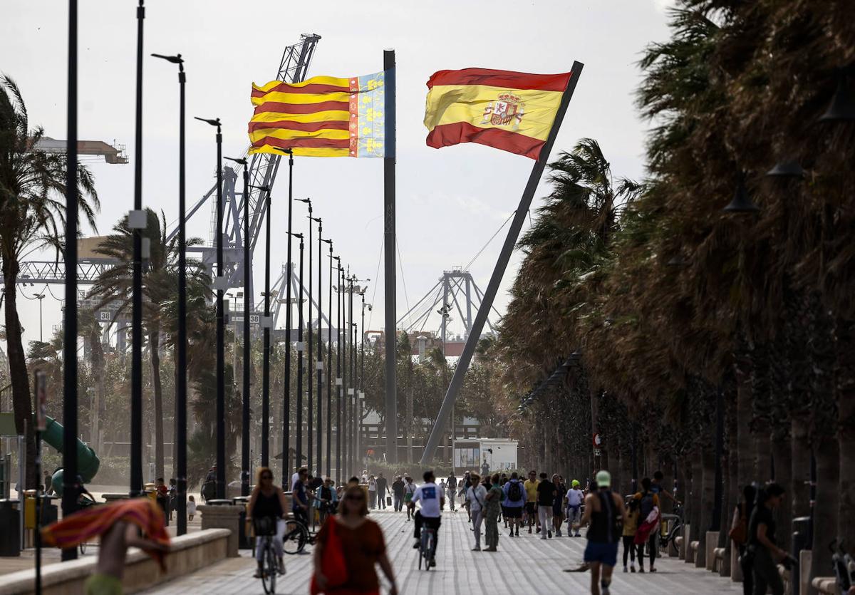 Día de mucho viento en la ciudad de Valencia.