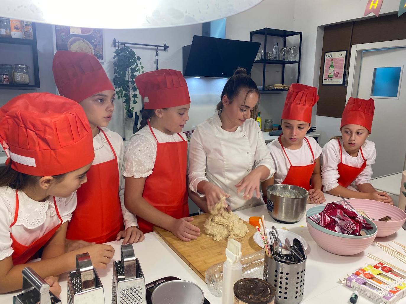 La corte infantil fallera juega a &#039;Masterchef&#039;