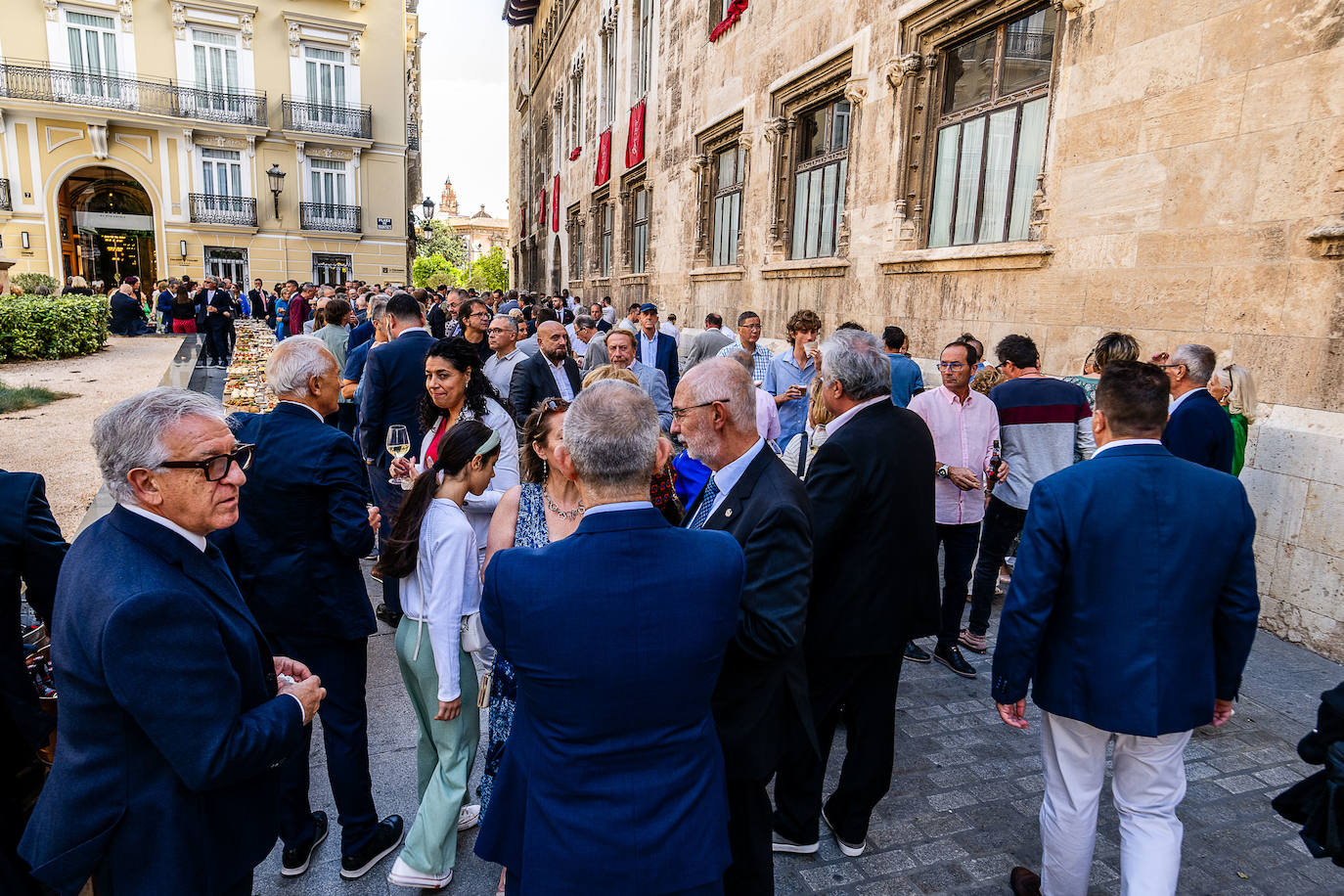 La sociedad valenciana acude a la recepción de la Generalitat por el 9 d&#039;Octubre