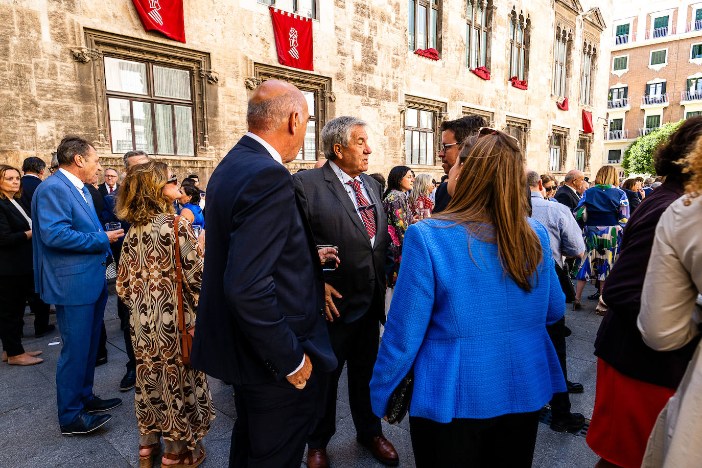 La sociedad valenciana acude a la recepción de la Generalitat por el 9 d&#039;Octubre