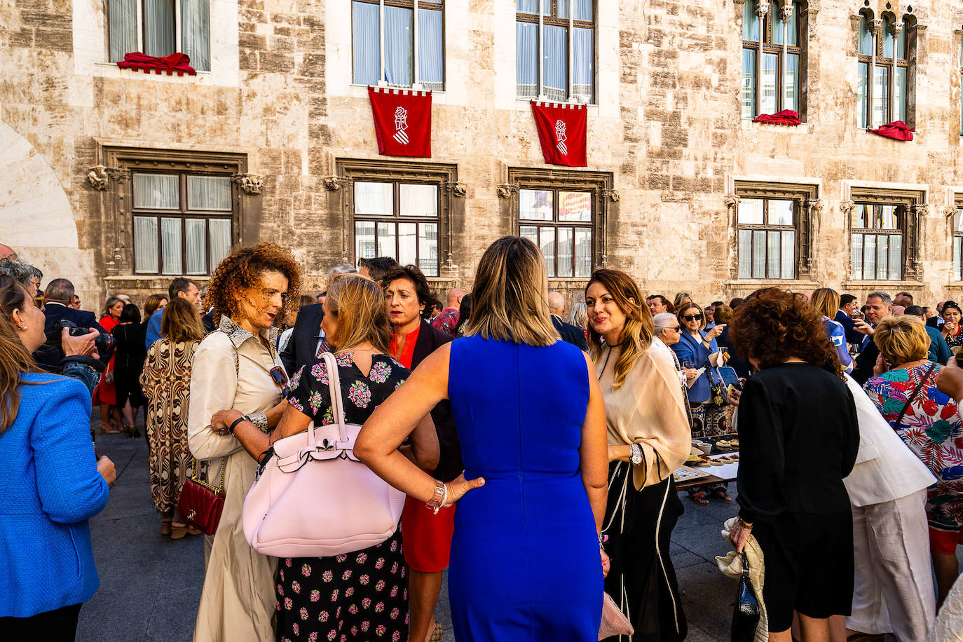 La sociedad valenciana acude a la recepción de la Generalitat por el 9 d&#039;Octubre