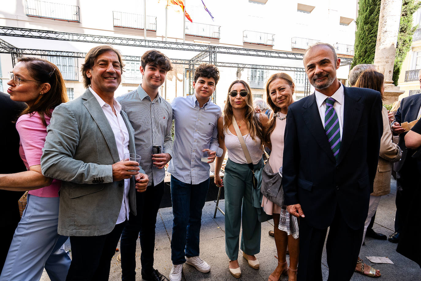 La sociedad valenciana acude a la recepción de la Generalitat por el 9 d&#039;Octubre