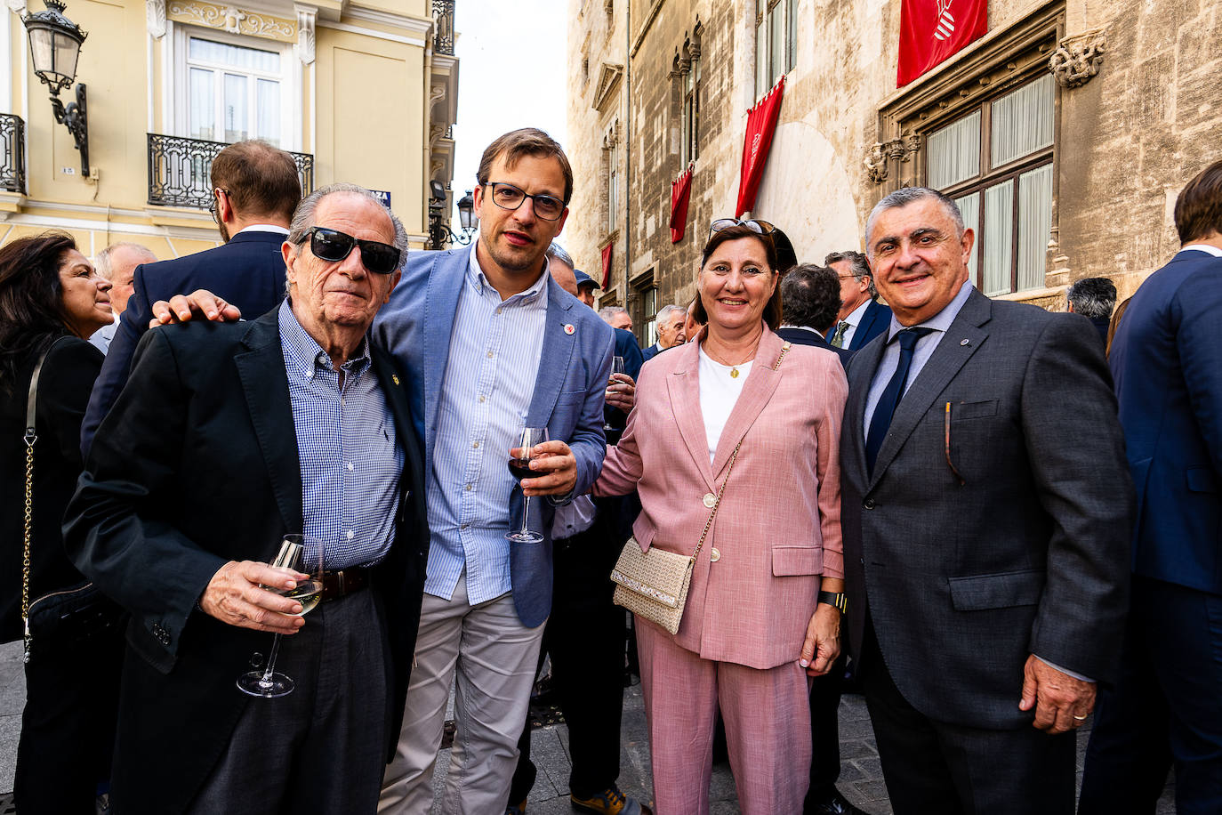 La sociedad valenciana acude a la recepción de la Generalitat por el 9 d&#039;Octubre