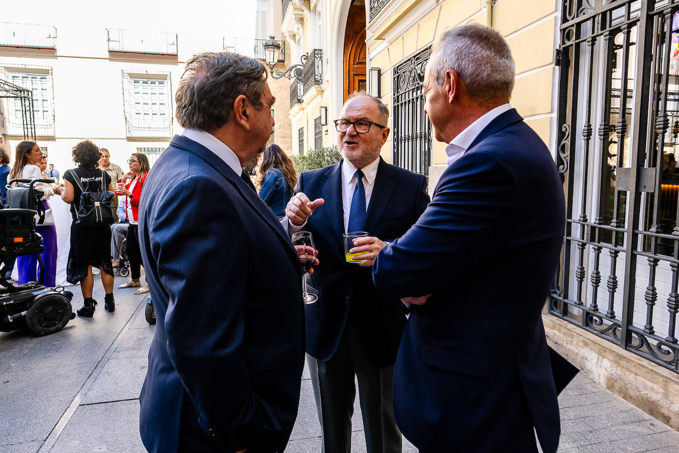 La sociedad valenciana acude a la recepción de la Generalitat por el 9 d&#039;Octubre