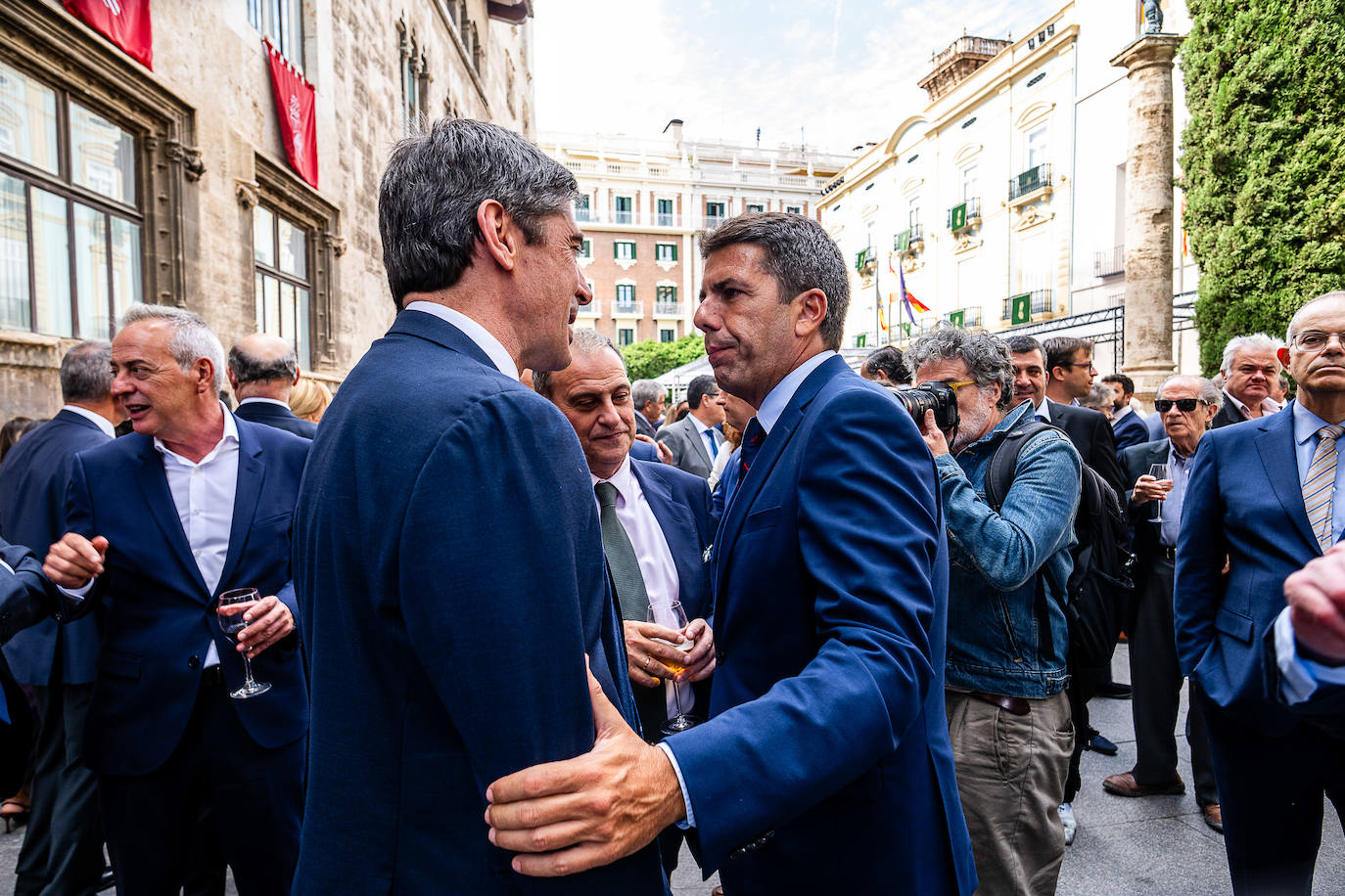 La sociedad valenciana acude a la recepción de la Generalitat por el 9 d&#039;Octubre