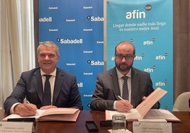 Fernando Canós, director general adjunto y director territorial este del Banco Sabadell, y José María Badía, director general de Sabadell.