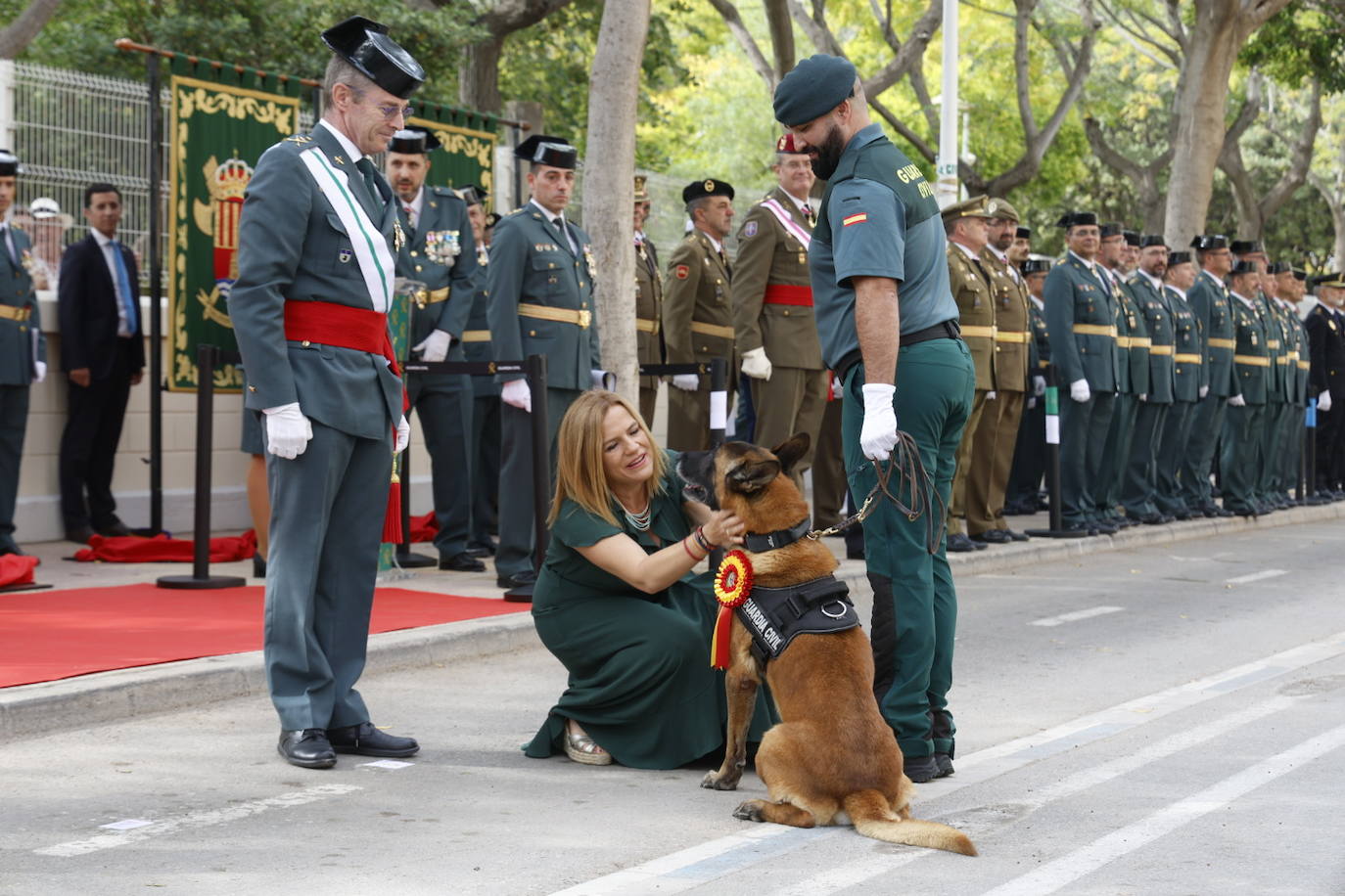 Fotos de la Guardia Civil honrando a su patrona en Cullera