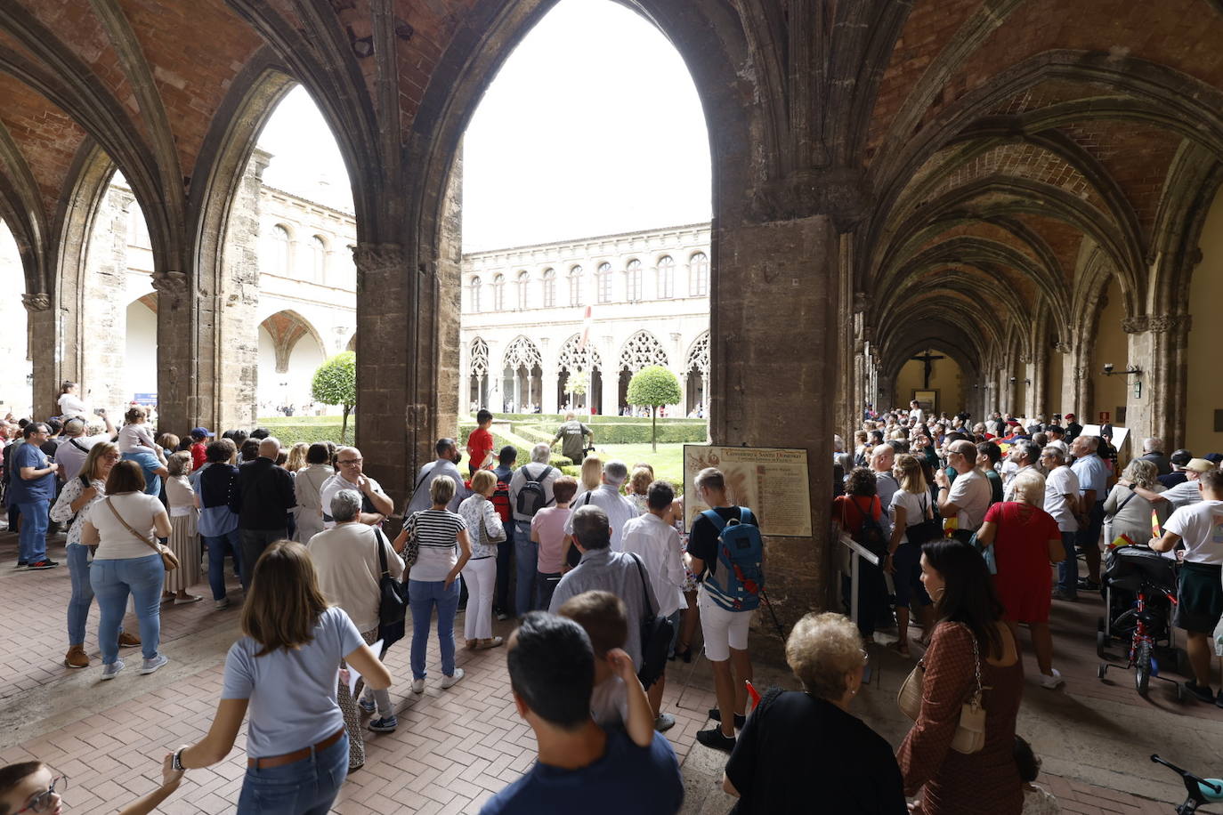 Fotos de la jornada de puertas abiertas en Capitanía General de Valencia con motivo del 12 de octubre