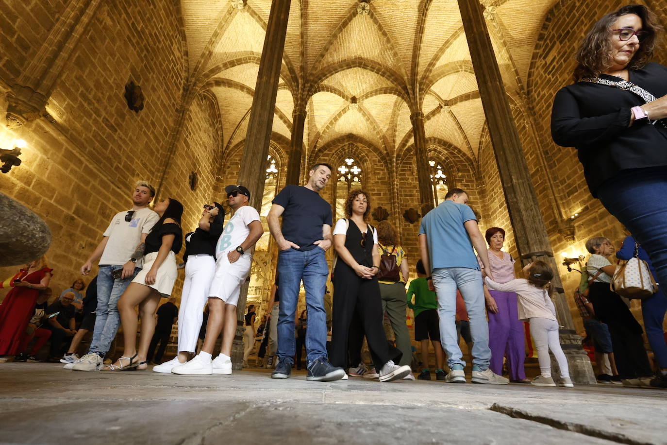 Fotos de la jornada de puertas abiertas en Capitanía General de Valencia con motivo del 12 de octubre