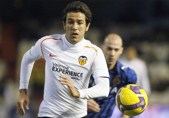 Hugo Viana en un partido de Champions con el Valencia CF.