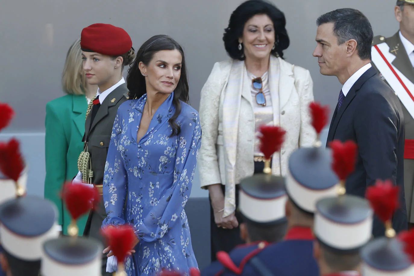 2023 | La Reina Letizia lució de lo más elegante con un vestido original. Se trataba de un diseño estampado del diseñador español Juan Vidal