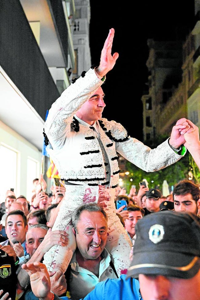 El cálido homenaje en la calle.