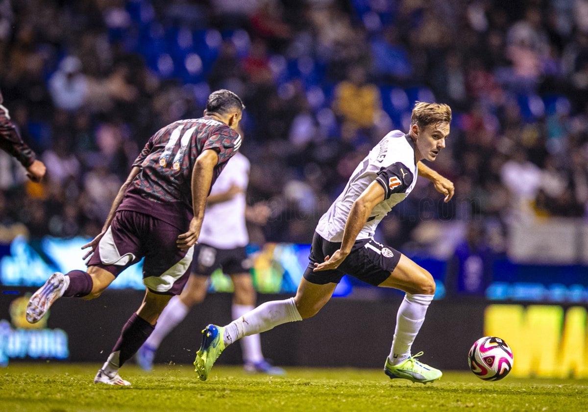 Dani Gómez, ante la selección de México.