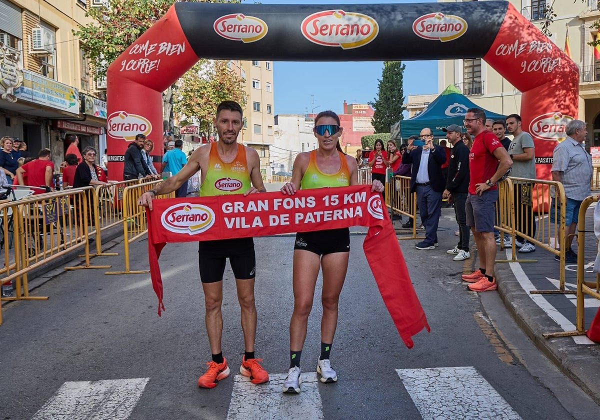 Los ganadores, tras finalizar la prueba.