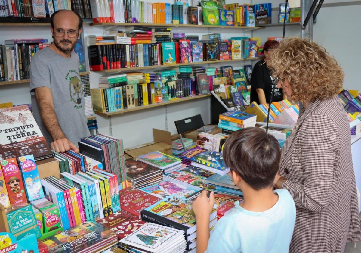 El escritor valenciano Máximo Huerta estará en la Feria del Libro de Torrent.