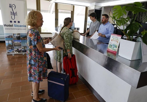 El turismo sénior, un maná fuera de temporada alta para los hoteles de la Comunitat