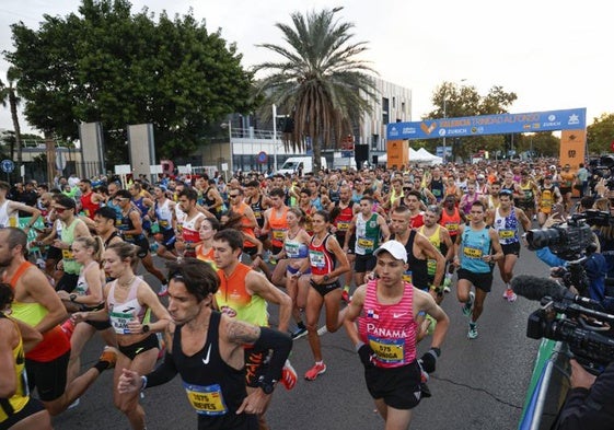 Los corredores toman la salida en la edición del año pasado.