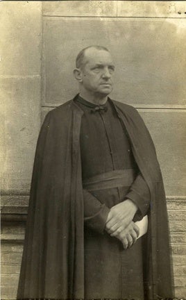 El padre Carlos Ferrís.