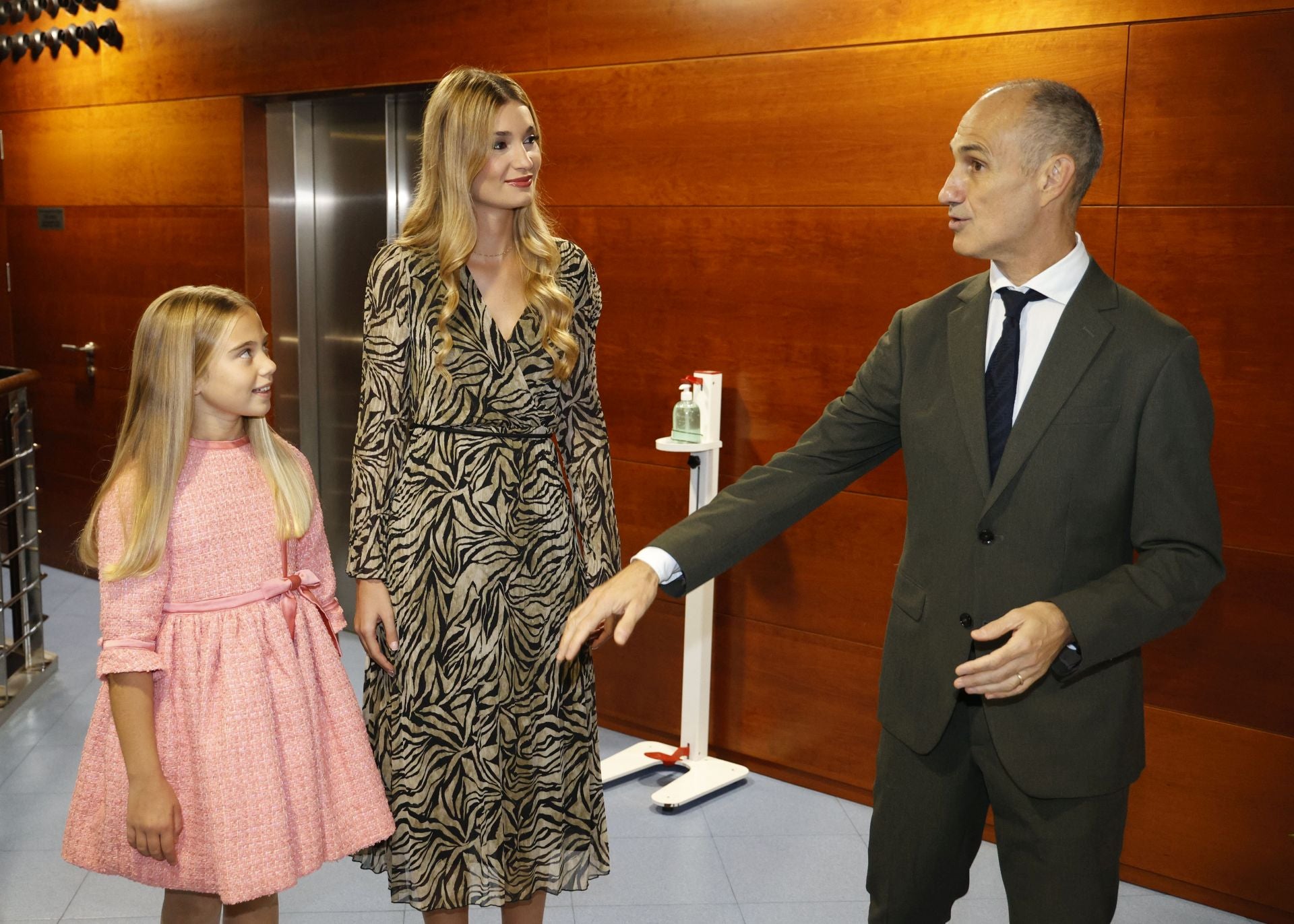 FOTOS | Las falleras mayores de Valencia visitan la redacción de LAS PROVINCIAS