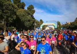 Participantes en la marcha Valencia contra el Cáncer 2023.