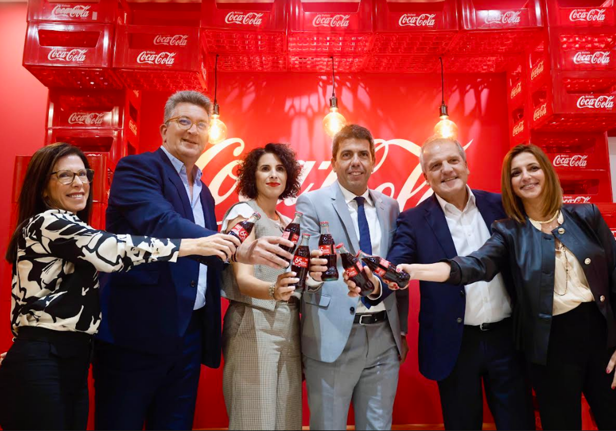 Carlos Mazón destaca el compromiso de Coca-Cola con el territorio en su visita a la planta de Valencia