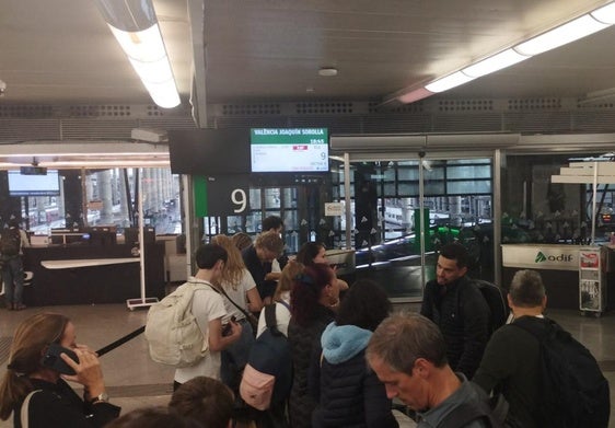 El caos en Atocha provocado por los incidentes ocurridos con la red ferroviaria en Madrid.