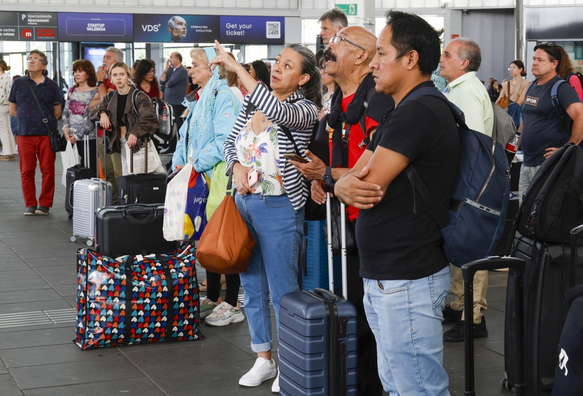 Retrasos y cancelaciones en la estación Joaquín Sorolla de Valencia