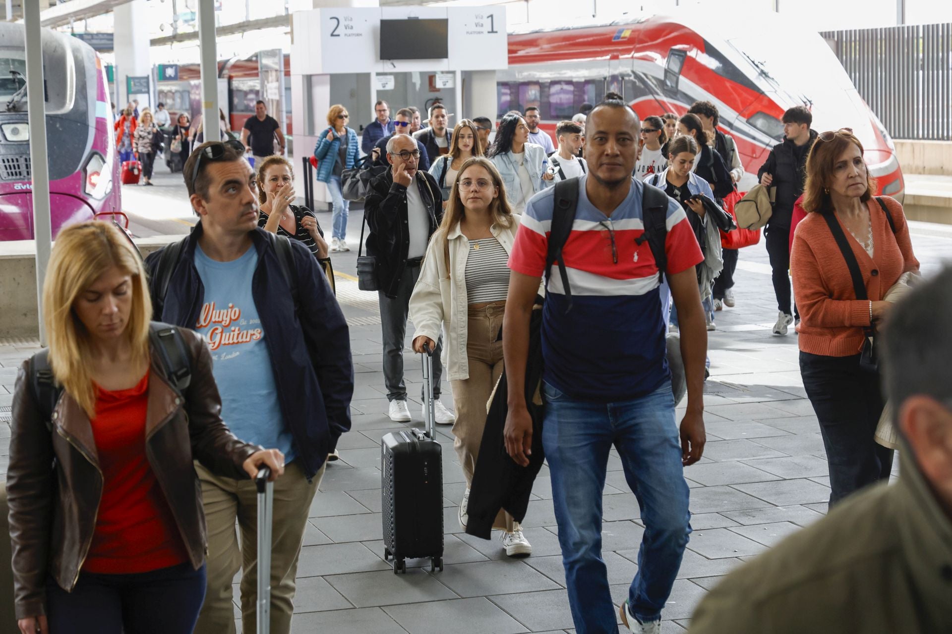 Retrasos y cancelaciones en la estación Joaquín Sorolla de Valencia