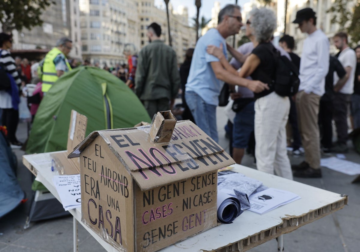 Las ocho normas del campamento &#039;okupa&#039; de la plaza del Ayuntamiento de Valencia