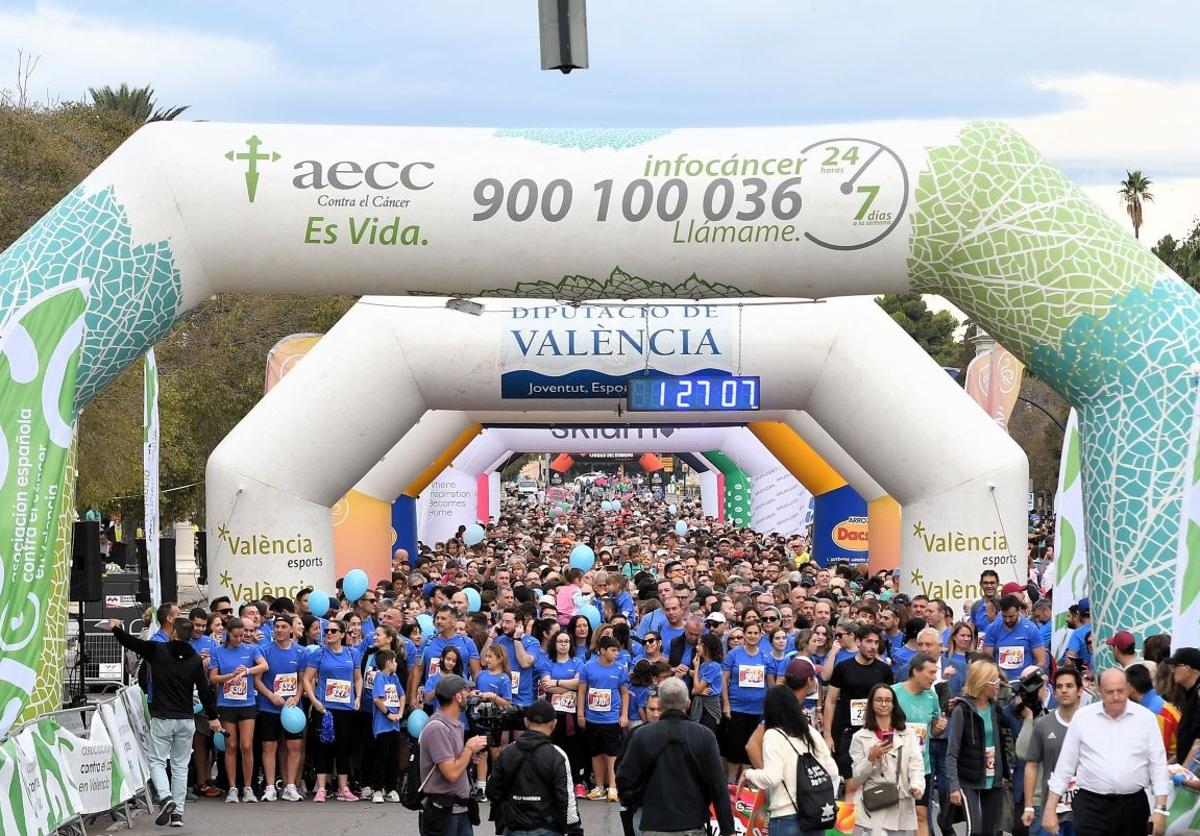 Salida de la marcha Valencia contra el Cáncer 2024.