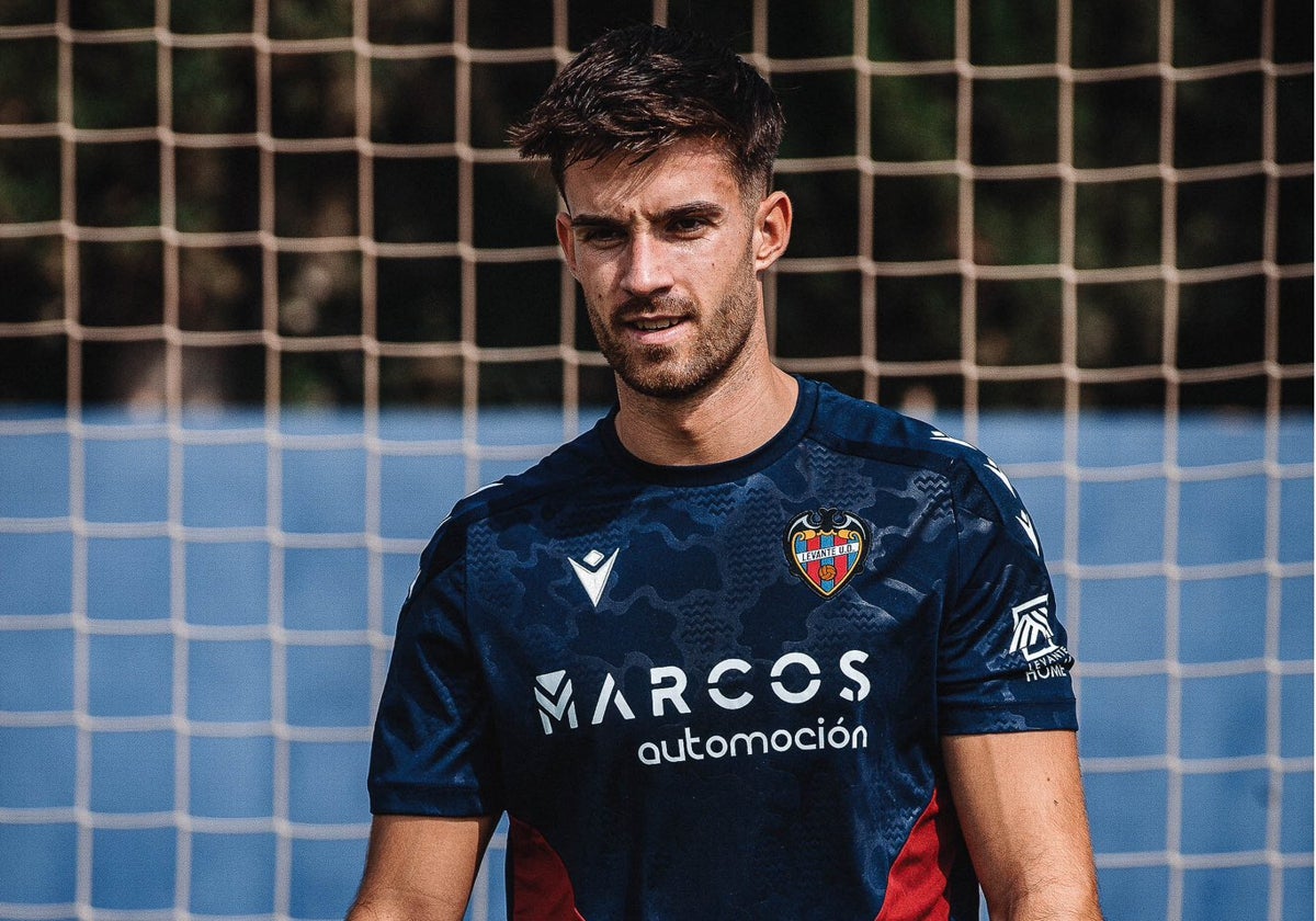 Alfonso Pastor, con el Levante, en un entrenamiento.