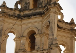 Parte superior del campanario de Santa Mónica donde se aprecia el estado de la construcción.