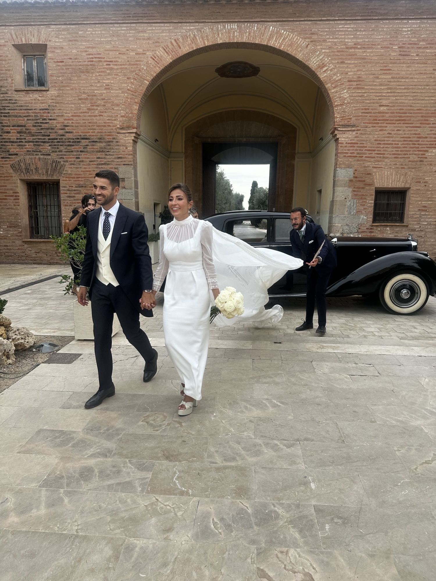 Paula Sanmartín y Hugo Cabo, en su enlace en la Cartuja de Ara Christi de El Puig.