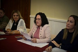 Sonia Pérez, durante la lectura del escrito en el que anunciaba su dimisión.