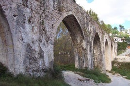 Arcaetes d'Alboi, en el término de Xàtiva, en cuyas proximidades se ha sellado una fuga de agua.