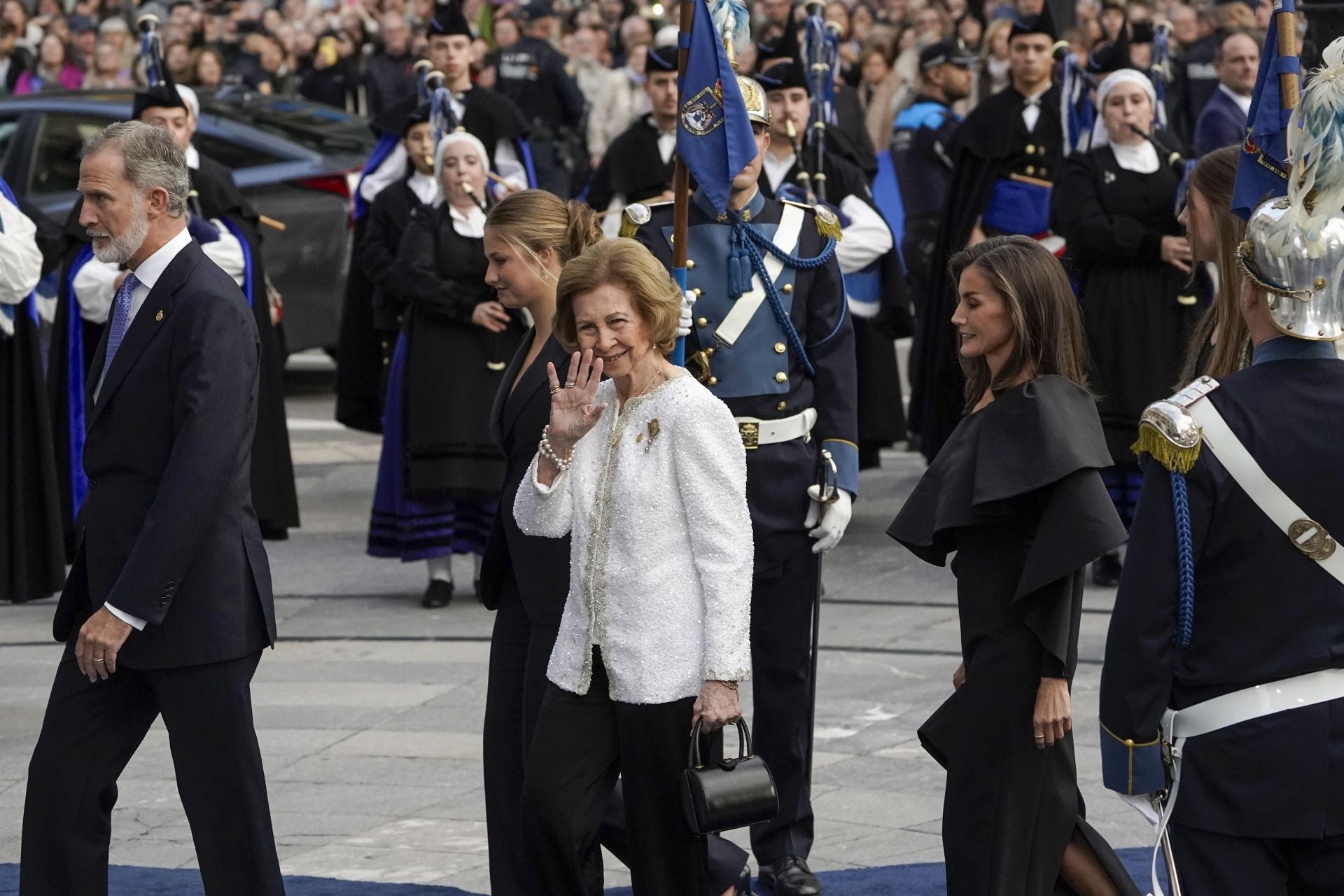 Las mejores fotografías de Leonor, protagonista de los Premios Princesa de Asturias 2024