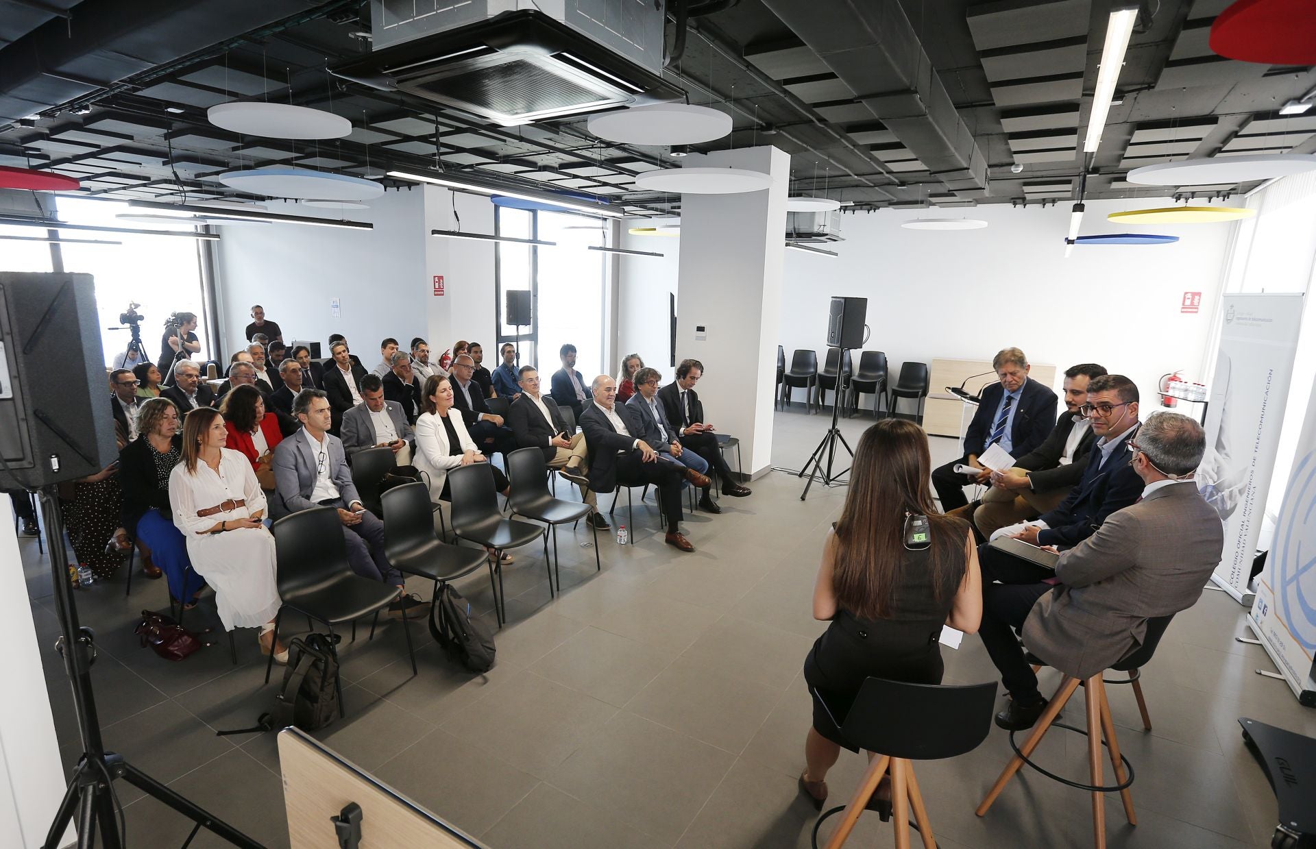 Fotos de la Jornada &#039;La contribución del sector TIC a la economía de la Comunidad Valenciana&#039;